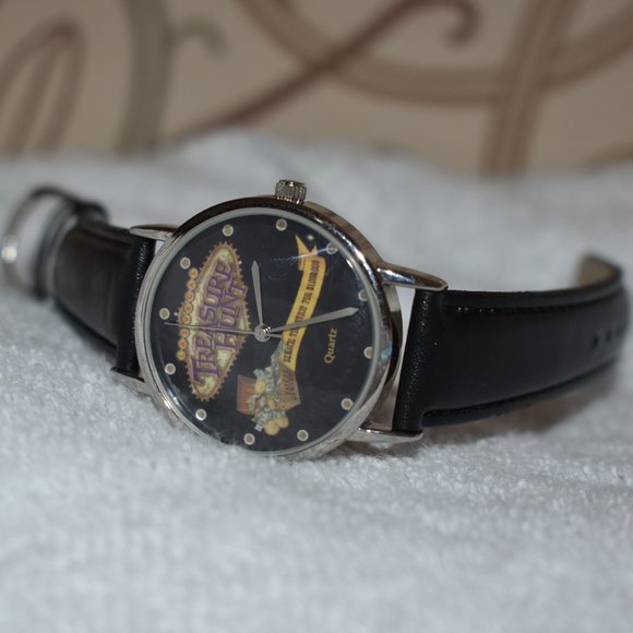 Vintage Las Vegas Treasure Hunt Watch w Black Band - Picture 2 of 9